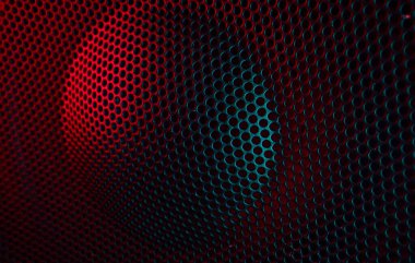 Neon lambalı profesyonel stüdyo monitörü.