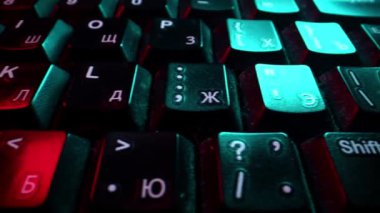 Rusça ve İngilizce harfli klavye.