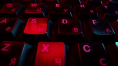 Rusça ve İngilizce harfli klavye.