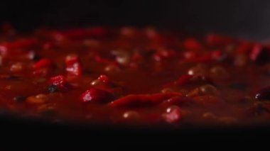 Shakshuka tavada pişiyor..