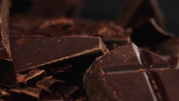 Barras Chocolate Escuras Partidas Tiro Rotativo — Vídeo de Stock