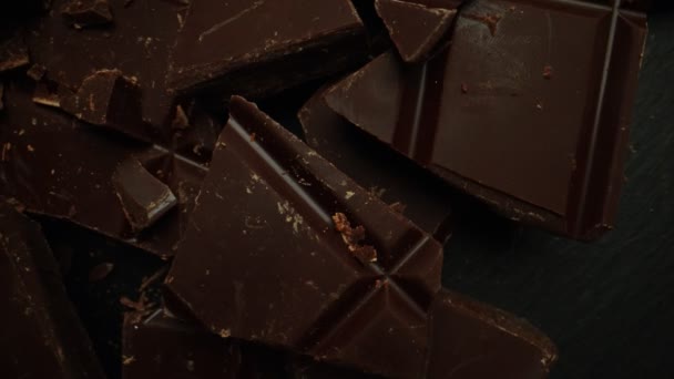 Rozbité Čokoládové Tyčinky Otočný Výstřel — Stock video