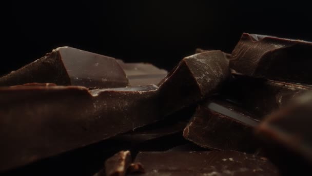 Rozbité Čokoládové Tyčinky Objektiv Maker — Stock video