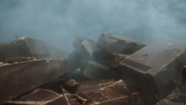 Pecahan Coklat Batangan Hitam Lensa Makro — Stok Video