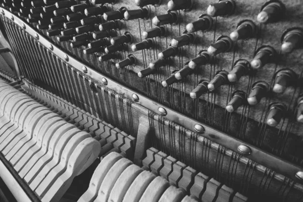 Zongorában Közelkép Kalapácsok Húrok Belsejében Álló Zongora — Stock Fotó