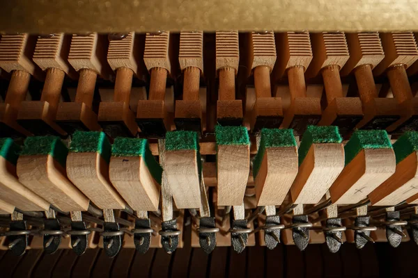 Uvnitř Klavíru Dřevěný Mechanismus Uvnitř Svislého Klavíru — Stock fotografie