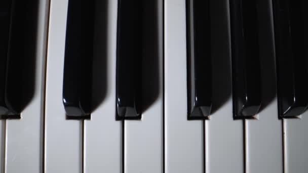 Чорно Білі Клавіші Піаніно Зверху — стокове відео