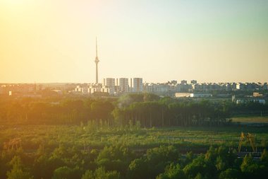 Tallinn TV Kulesi ve Lasnamae Bölgesi.