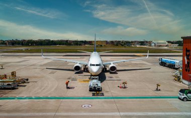 İtalya, Napoli - 24.10.2022: Capodichino havaalanında Ryanair uçağı.