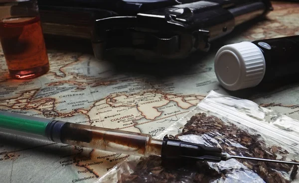 Пистолет Синтетические Наркотики Сорняки Карте Южной Америки — стоковое фото