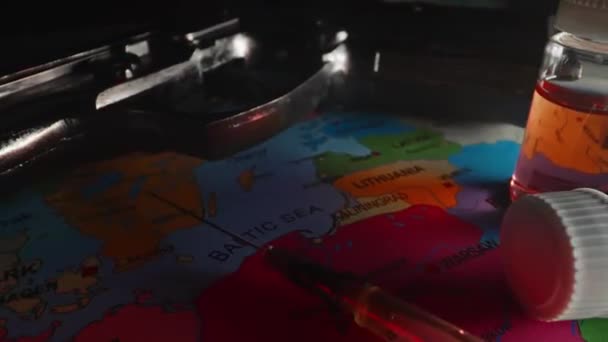 Pisztoly Kábítószerek Gyomok Európa Térképen — Stock videók