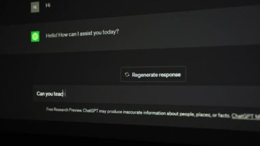 New York, ABD - 31.05.2023: Chatgpt ile yabancı dil öğrenin. Düzenleyici kullanımı.