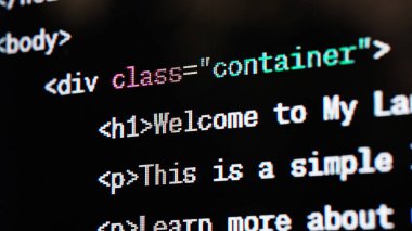 New York, ABD - 31.05.2023: Chatgpt tarafından yazılmış HTML kodu. Yazı.