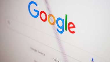 New York, ABD - 31.05.2023: Google arama barı. Yazı.