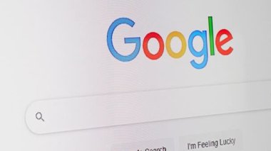New York, ABD - 31.05.2023: Google arama çubuğunda ara. Yazı.