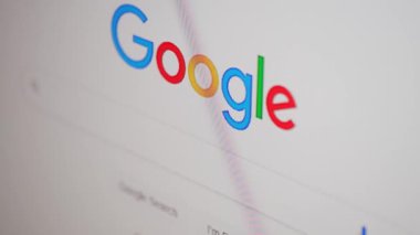 New York, ABD - 31.05.2023: Google arama barı. Yazı.