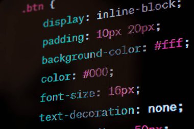 Ekrandaki HTML web sayfası kaynak kodu.