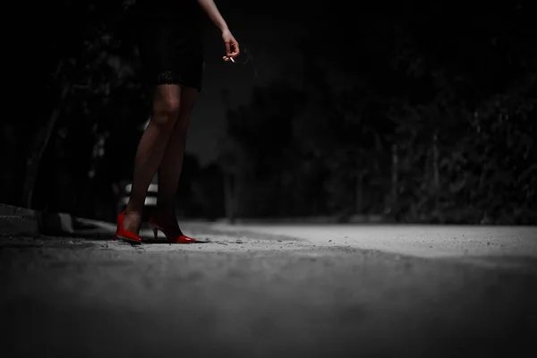 Mujer Prostituta Con Cigarrillo Calle —  Fotos de Stock
