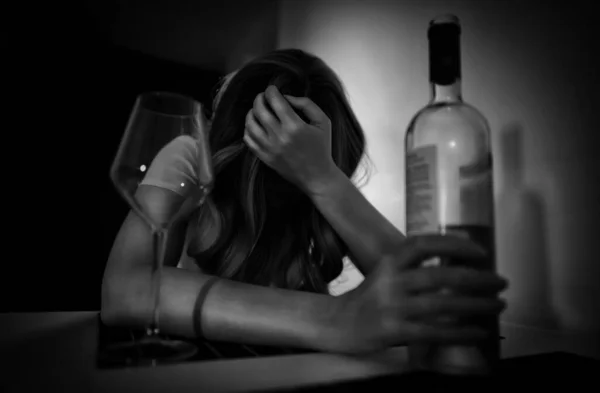 Woman Suffering Depression Drinking Alcohol — Stock Photo, Image