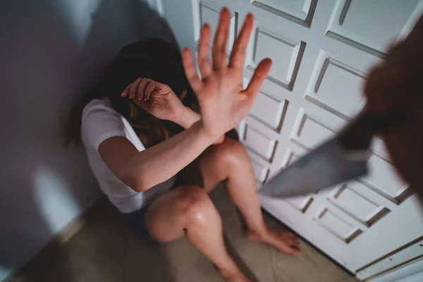 Vítima Violência Doméstica Homem Balança Faca Mulher — Fotografia de Stock