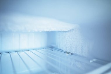 Buzdolabındaki boş açık buzdolabı..