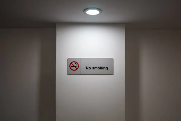 Smoking Sign Hangs Wall — Stock Photo, Image
