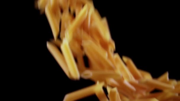 Pasta Explosie Zwarte Achtergrond Slow Motion — Stockvideo
