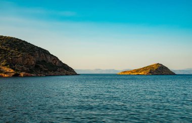 Yunanistan 'ın Porto Rafti kentindeki Kuruni Adası manzarası.