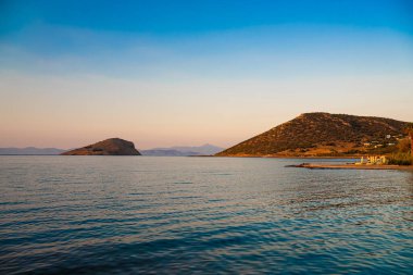 Yunanistan 'da Porto Rafti' de adalı deniz manzarası.