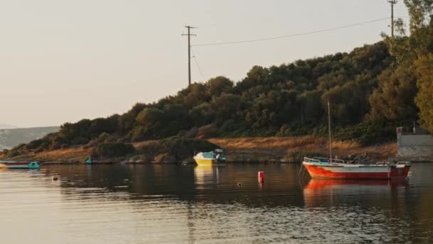 Старий Рибальський Човен Заході Сонця Морі — стокове відео