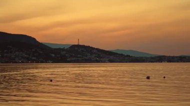 Yunanistan 'ın Porto Rafti kentinde yaz günbatımı.