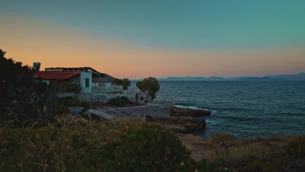 日没の海辺の家 — ストック動画