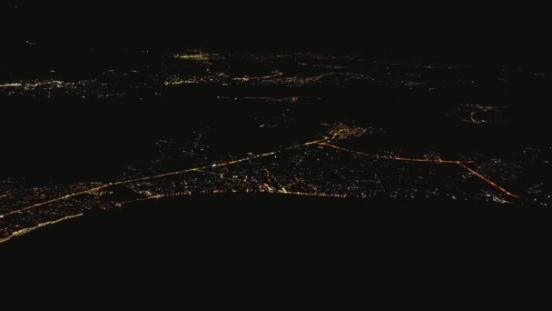 Αεροφωτογραφία Της Πόλης Της Αρτέμιδος Στην Ελλάδα Νύχτα — Αρχείο Βίντεο