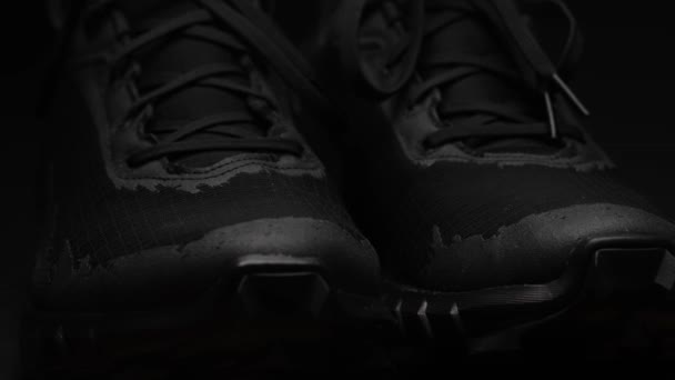 Sepatu Lari Hitam Cocok Untuk Iklan Sepatu — Stok Video