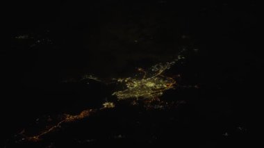 Yunanistan 'daki Volos kentinin gece manzarası.
