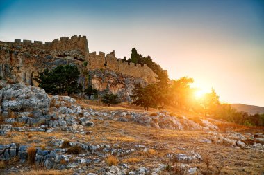 Yunanistan 'ın Rodos adasında Akropolis' in tahkimatları.