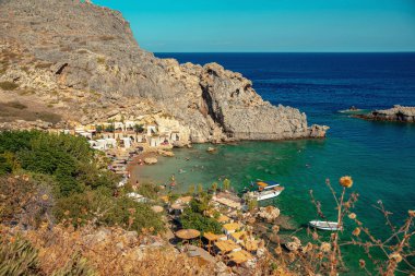 Rodos 'taki Saint Paul' s Bay 'de Mikros Gialos plajında gözlerden uzak..
