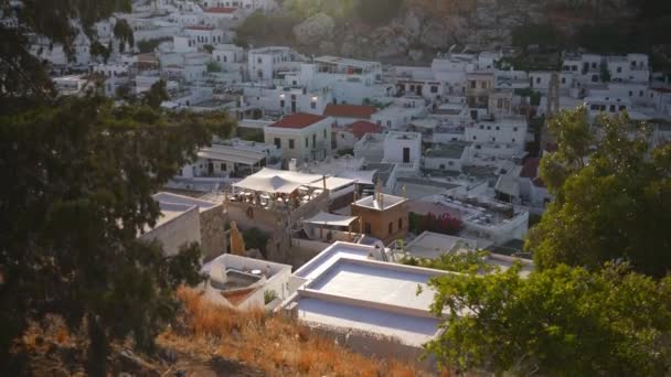 Yunanistan Rodos Adasındaki Lindos Kentinin Kar Beyazı Çatıları — Stok video