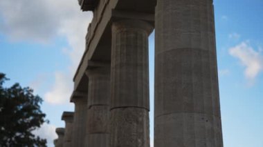 Yunan Helenistik stoa sütunları sırası.