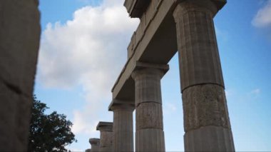 Yunan Helenistik stoa sütunları sırası.