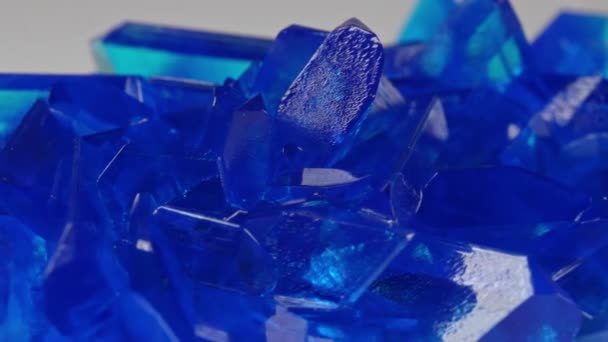 Büyümüş Bakır Sülfat Mavi Kristalleri — Stok video