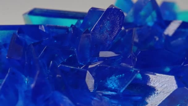 生长的硫酸铜蓝色晶体 — 图库视频影像