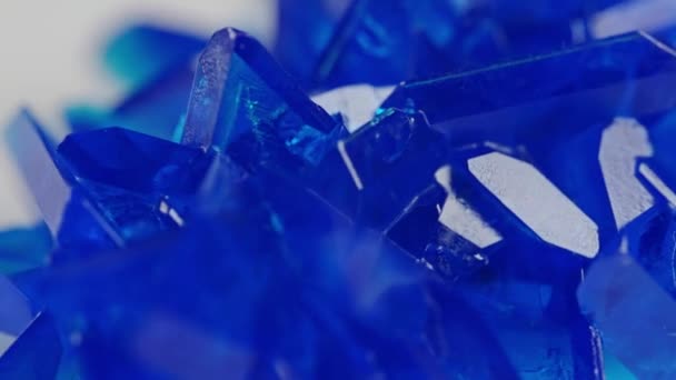 Blaue Kristalle Aus Gezüchtetem Kupfersulfat — Stockvideo