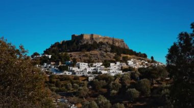 Görkemli Lindos Akropolis ve eski kasaba.