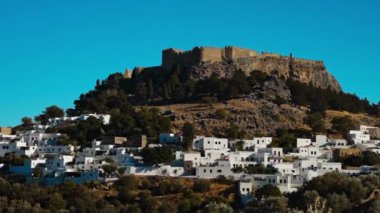 Görkemli Lindos Akropolis ve eski kasaba.