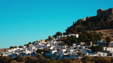Görkemli Lindos Akropolis ve eski kasaba.