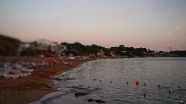 Yunanistan 'ın Rodos adasındaki Pefkos plajında güzel bir günbatımı.