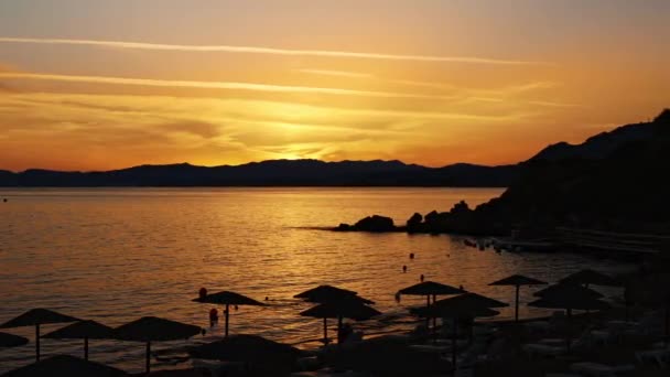 Hermosa Puesta Sol Playa Pefkos Isla Rodas Grecia — Vídeo de stock