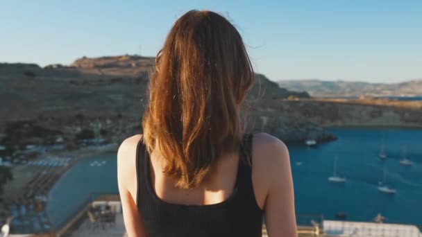 Девушка Балконе Концепция Путешествия Отдыха Лицензионные Стоковые Видео