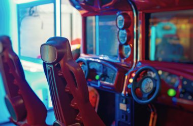 Tema parkı yarış simülatörü oyunu.